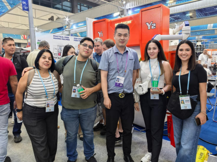 customers-visited-the-138th-canton-fair-1.jpg