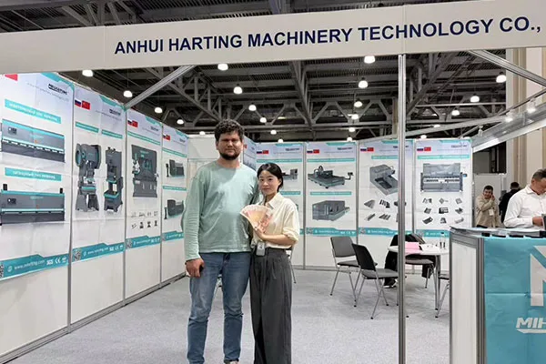 数控折弯机合同签约仪式